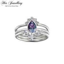 Trio Voga Alexandrite Ring